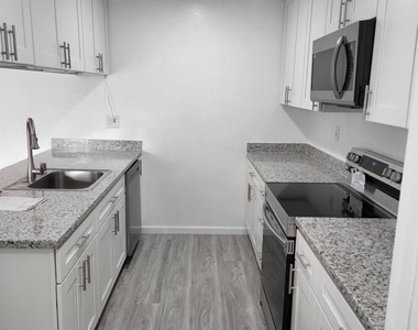 4001 Mozart Dr - Photo Thumbnail 3