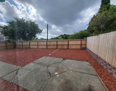 4001 Mozart Dr - Photo Thumbnail 10