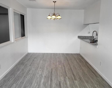 4001 Mozart Dr - Photo Thumbnail 2