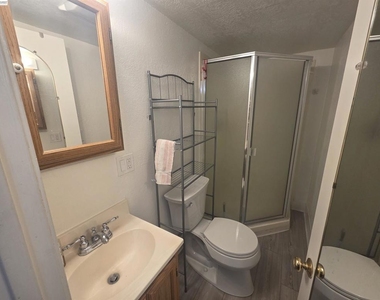 3851 Vineyard Ave - Photo Thumbnail 7