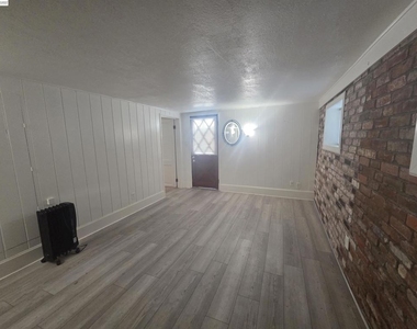 3851 Vineyard Ave - Photo Thumbnail 5