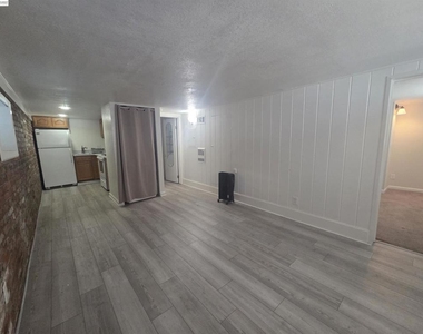 3851 Vineyard Ave - Photo Thumbnail 2