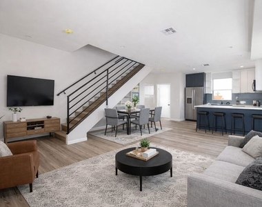 6700 Balboa Boulevard - Photo Thumbnail 1
