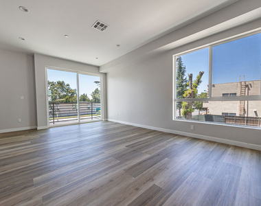 6700 Balboa Boulevard - Photo Thumbnail 6