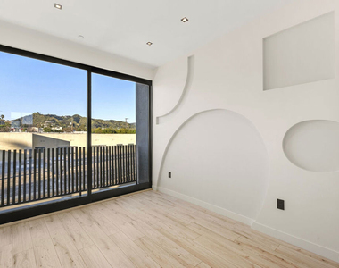 1021 N Ogden Drive - Photo Thumbnail 14