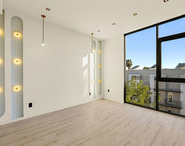 1021 N Ogden Drive - Photo Thumbnail 9