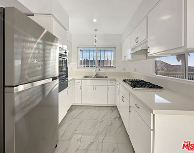 220 E Hyde Park - Photo Thumbnail 2