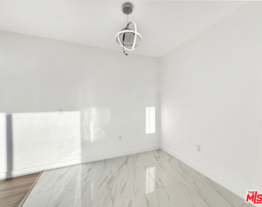 220 E Hyde Park - Photo Thumbnail 4