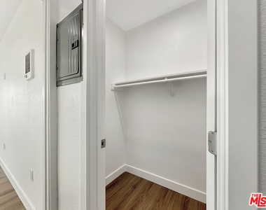 220 E Hyde Park - Photo Thumbnail 3