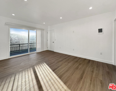 220 E Hyde Park - Photo Thumbnail 1