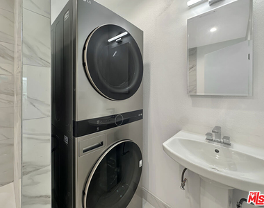 220 E Hyde Park - Photo Thumbnail 6
