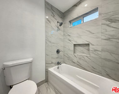 220 E Hyde Park - Photo Thumbnail 5