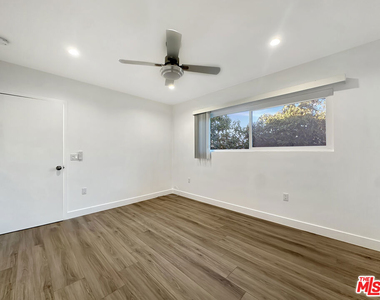 220 E Hyde Park - Photo Thumbnail 7
