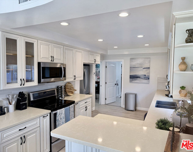 6605 S Sherbourne Drive - Photo Thumbnail 10