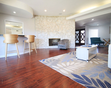 6605 S Sherbourne Drive - Photo Thumbnail 7