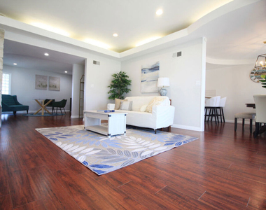 6605 S Sherbourne Drive - Photo Thumbnail 5