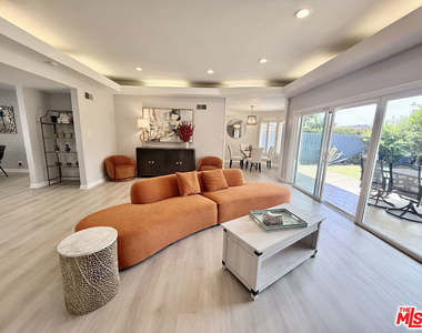 6605 S Sherbourne Drive - Photo Thumbnail 5