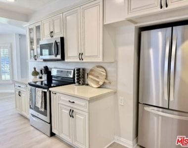 6605 S Sherbourne Drive - Photo Thumbnail 12
