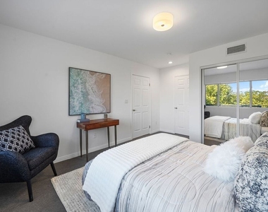11543 Sunshine Terrace - Photo Thumbnail 19