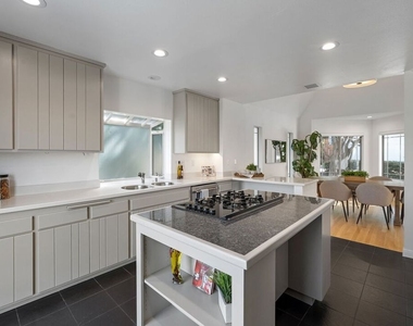 11543 Sunshine Terrace - Photo Thumbnail 8