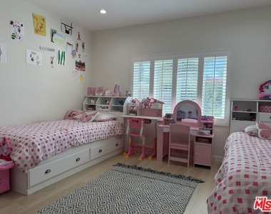 8561 Kyle Street - Photo Thumbnail 16