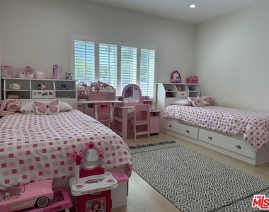 8561 Kyle Street - Photo Thumbnail 17