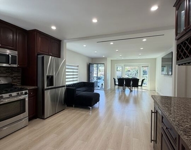 8561 Kyle Street - Photo Thumbnail 11