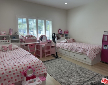 8561 Kyle Street - Photo Thumbnail 14