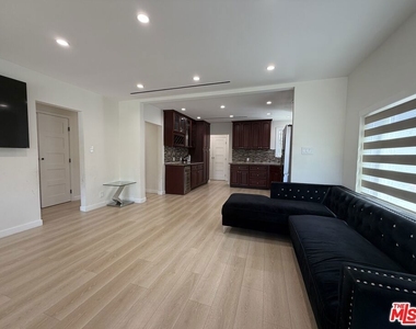 8561 Kyle Street - Photo Thumbnail 7