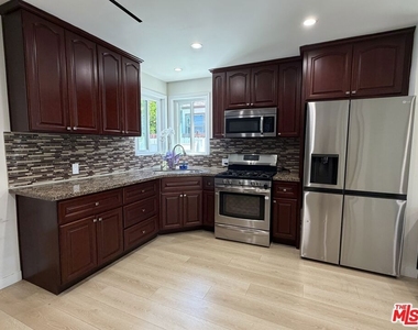 8561 Kyle Street - Photo Thumbnail 12