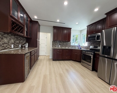 8561 Kyle Street - Photo Thumbnail 10
