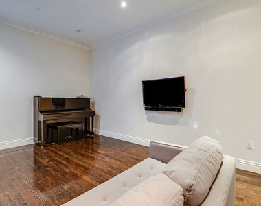 10161 Valley Spring Lane - Photo Thumbnail 23