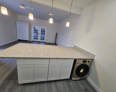 2702 Grove St - Photo Thumbnail 2