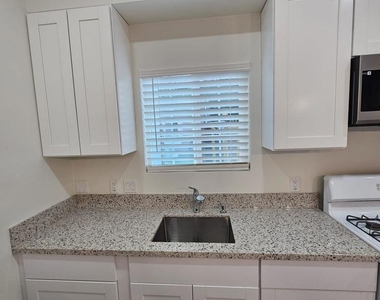 2702 Grove St - Photo Thumbnail 1