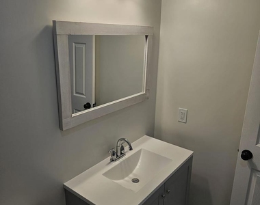 2702 Grove St - Photo Thumbnail 7