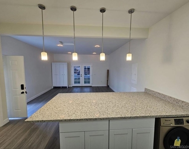 2702 Grove St - Photo Thumbnail 8