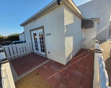 2702 Grove St - Photo Thumbnail 11