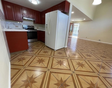 7055 Appian Dr - Photo Thumbnail 5