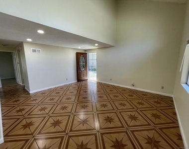 7055 Appian Dr - Photo Thumbnail 3