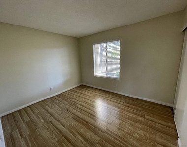 7055 Appian Dr - Photo Thumbnail 11