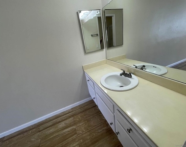7055 Appian Dr - Photo Thumbnail 22