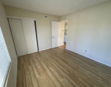 7055 Appian Dr - Photo Thumbnail 12