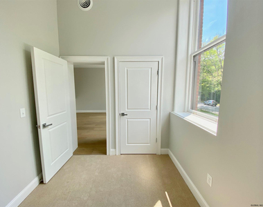 77 Van Dam Street - Photo Thumbnail 17