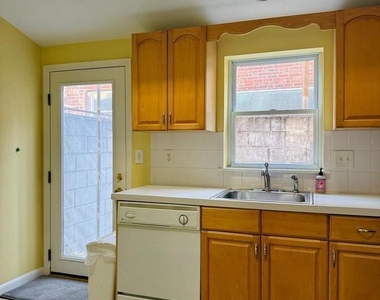 1215 S Marshall Street - Photo Thumbnail 8