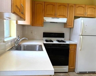 1215 S Marshall Street - Photo Thumbnail 9