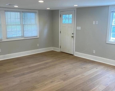 233 E Montgomery Avenue - Photo Thumbnail 3