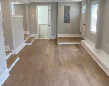 233 E Montgomery Avenue - Photo Thumbnail 2