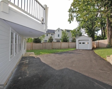 233 E Montgomery Avenue - Photo Thumbnail 8