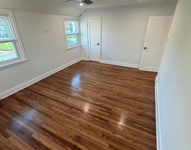 1711 Robinson Avenue - Photo Thumbnail 15