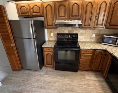 1711 Robinson Avenue - Photo Thumbnail 9